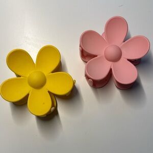 🌼 Retro Flower Hair Clips (Set of 2) 🌸